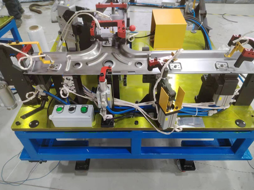 汽车左右B柱焊合件点焊夹具