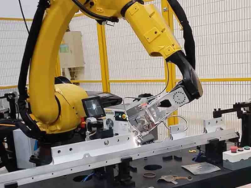 汽车电池托盘左右边梁激光云顶集团3118官网厂家