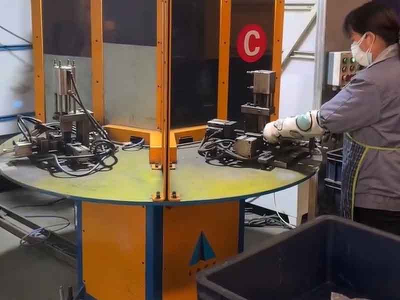 单轴水平回转三工位焊接变位机厂家